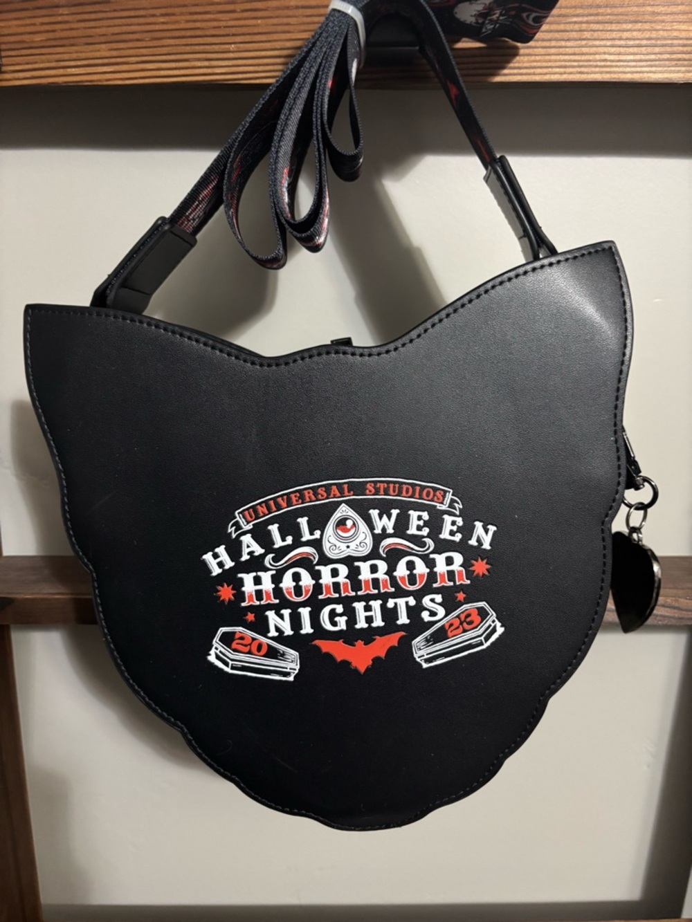 Universal Studios Halloween Horror Nights Cat Crossbody Bag - Picture 2 of 3
